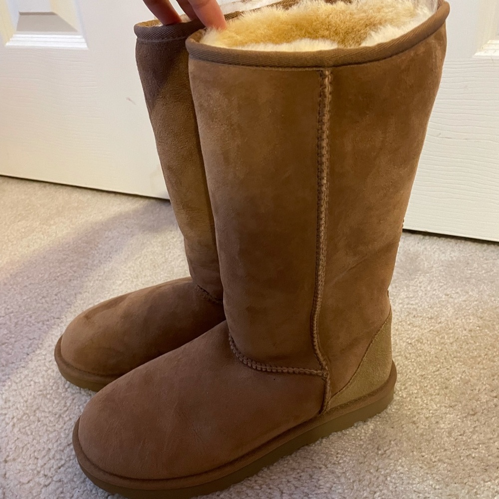 Like new UGG boots. Excellent condition - worn maybe once!